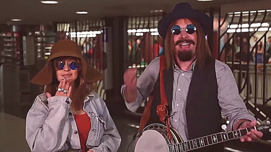 Кристина Агилера и Джимми Фэллон инкогнито выступили в метро - видеоклип на песню