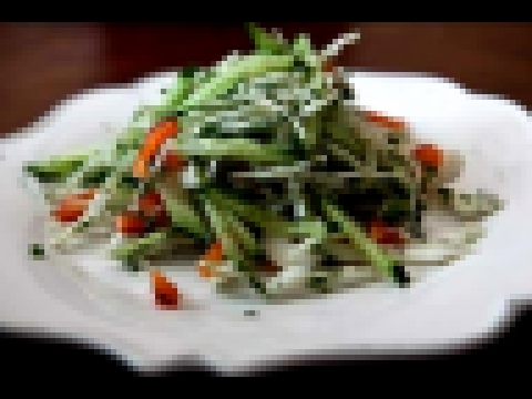 Быстрый рецепт салата из капусты с огурцом и паприкой 
