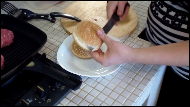 Как приготовить гамбургер дома - YouTube 
