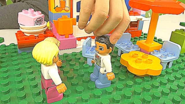 ЛЕГО КАФЕ для самых маленьких. Видео для детей с Даником и мамой. LEGO DUPLO CAFE 10587 - видеоклип на песню