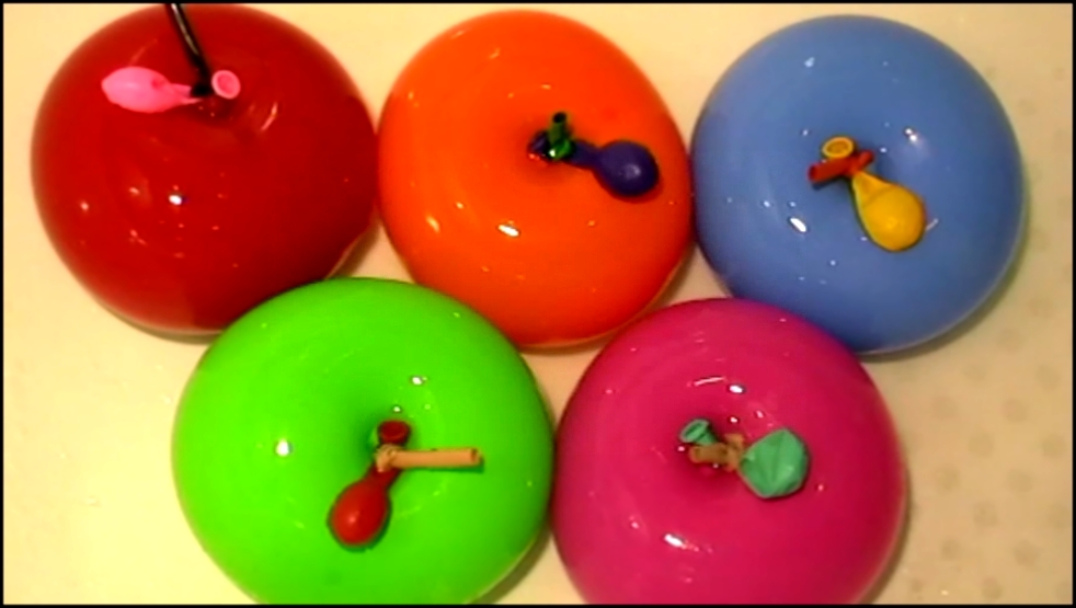 Учим цвета Шарики яблоко с водой Лопаем шарики с водой 