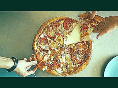 Готовим толстую пиццу с пепперони, ветчиной и грибами дома 