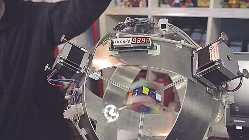Робот установил очередной рекорд на сборке кубика Рубика 