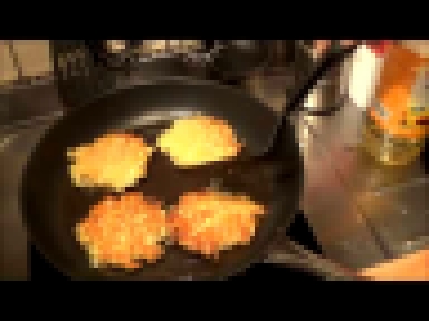 Картофельные драники с шампиньонами в сливочном соусе. 