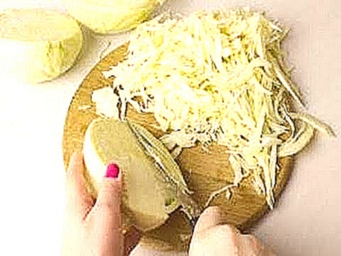Как нарезать капусту тонкой соломкой - 2 способа / от шеф-повара / Илья Лазерсон / Кулинарный ликбез 