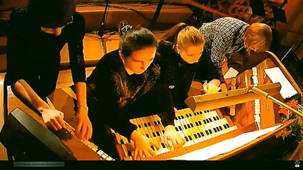 Орган в Соборе Москвы: "Щелкунчик" Чайковского в 4 женские ручки и 4 женские ножки  - видеоклип на песню