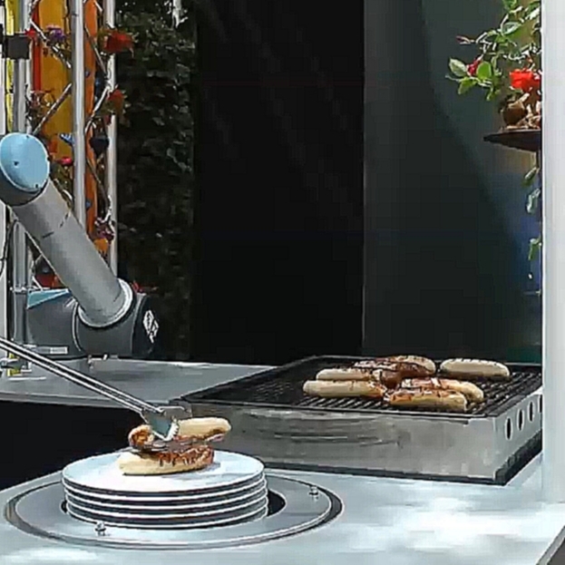 Робот для готовки барбекю 