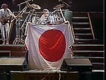 Queen Live In Japan 1985 Part 18 - We Will Rock You - видеоклип на песню