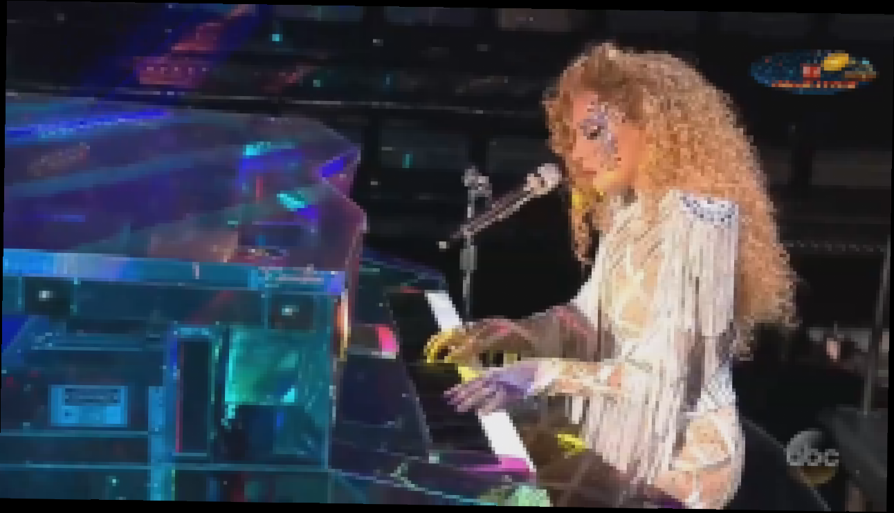 Lady Gaga  — The Cure. Live at 2017 American Music Awards   Nov 19, 2017 - видеоклип на песню