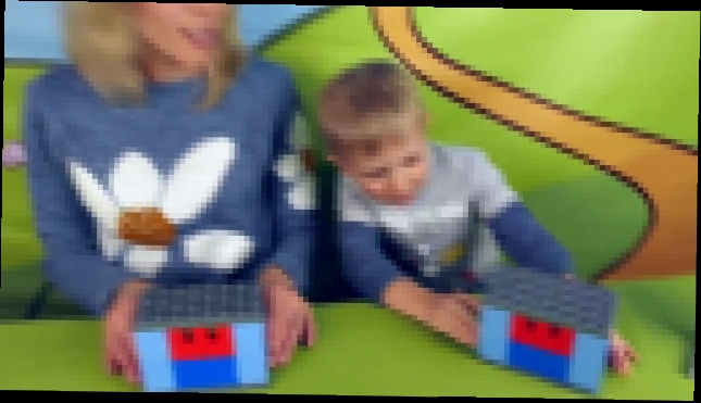 Lego Замок и малыш Даник с мамой - Видео для детей с конструктором Лего и Даником - видеоклип на песню