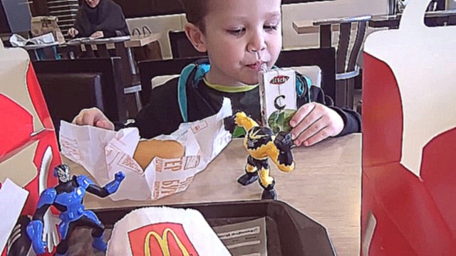 Макдональдс Хеппи Мил игрушки гамбургер влог Ben 10 McDonalds toys Happy Meal 