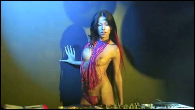 Topless-dj Milana - видеоклип на песню