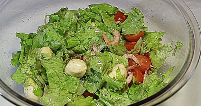 Салат с Моцарелла и помидорами - Salad with mozzarella and tomatoes 