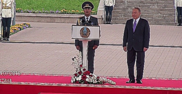 Нұрсұлтан Назарбаев курсанттарға офицерлік иықбелгі тапсырды - видеоклип на песню