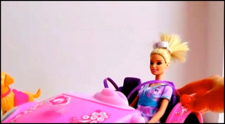Барби Доктор и ее розовый автомобиль! - видеоклип на песню
