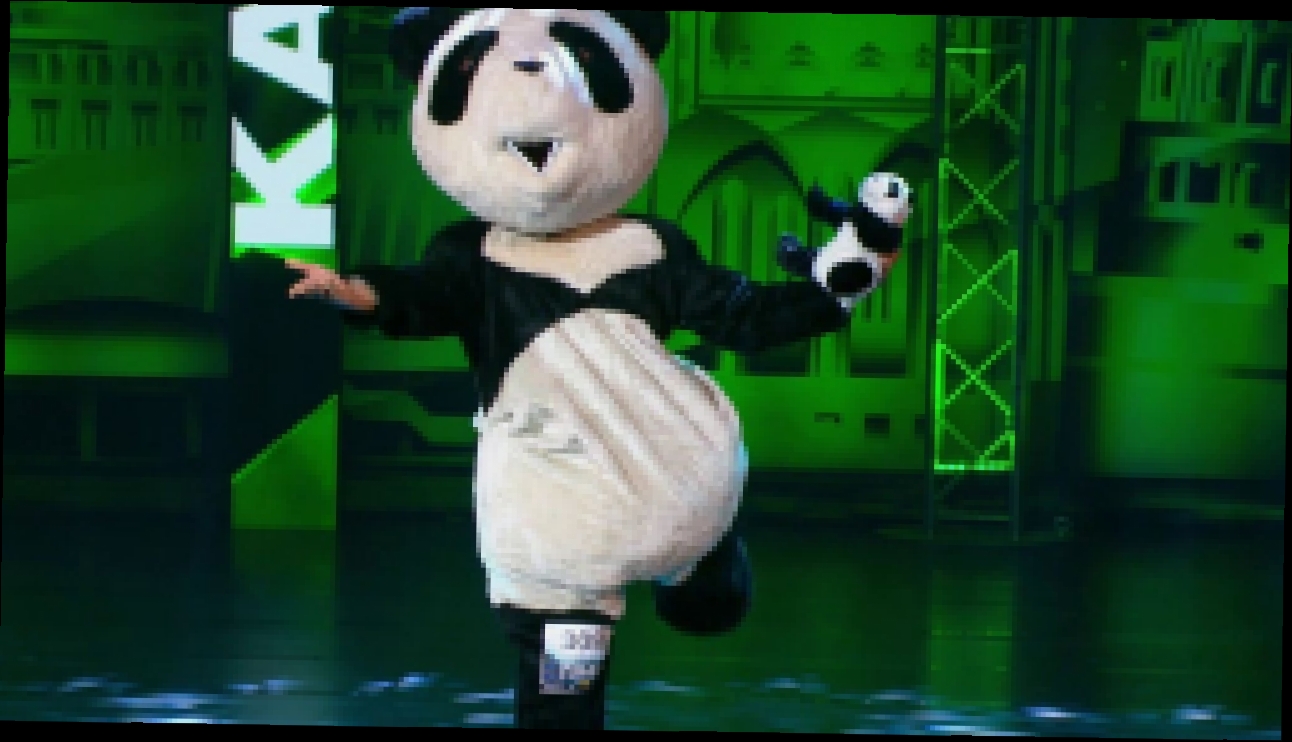 Панда танцует видео. Шоу танцы Панда танцует. Панда из шоу маска.