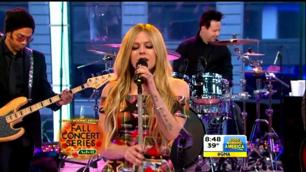 Avril Lavigne Girlfriend (Live  Good Morning America 05.11.2013)