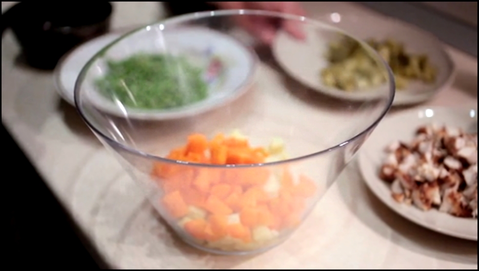 Салат оливье с домашним майонезом, новогодний рецепт. 