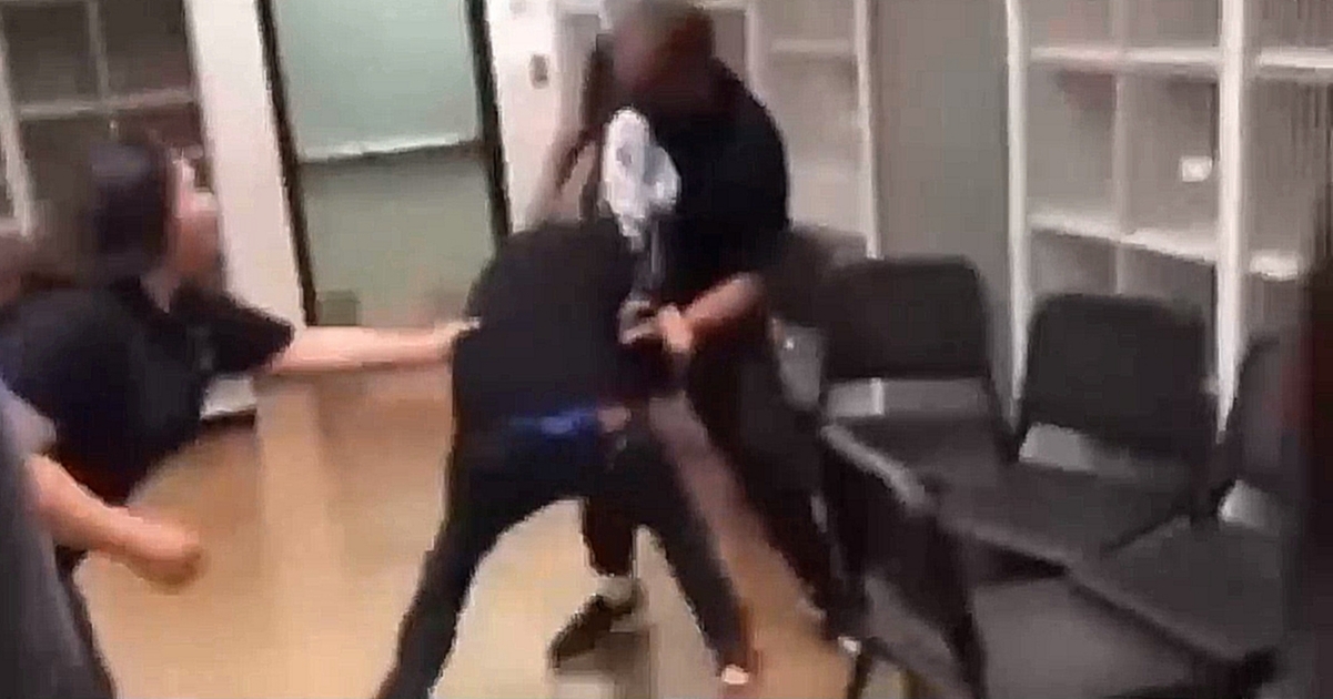 Учитель подрался с хамившим ему школьником  - видеоклип на песню