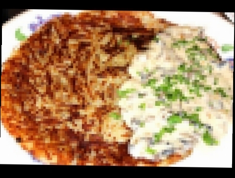 Картофельный драник с соусом из грибов и сыра / Potato pancake with mushroom and cheese sauce 