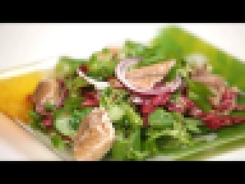 "300 калорий": салат из зелени со скумбрией горячего копчения. Готовит Уриэль Штерн 