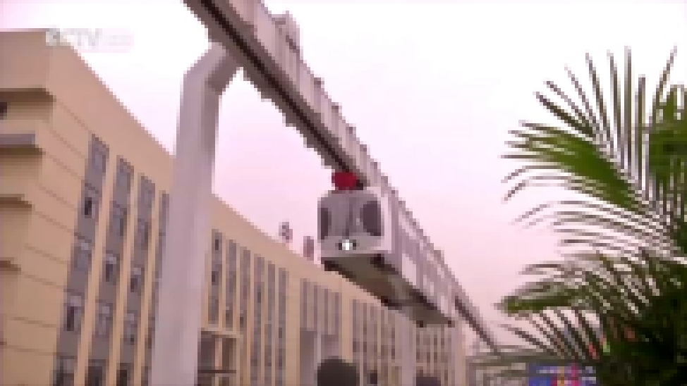 Подвесная железная дорога на аккумуляторах с вагонами в виде панд - видеоклип на песню