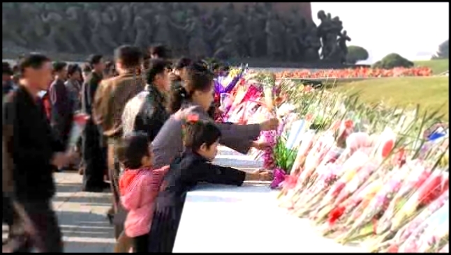 КНДР-Возложение цветов к статуям Ким Ир Сена и Ким Чен Ира на 69-летие ТПК - видеоклип на песню
