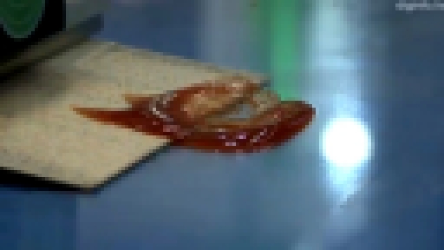 Робот который может поднять кетчуп не меняя форму 