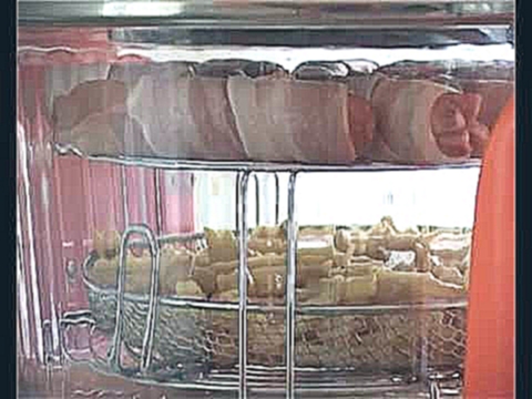 Картофель фри и сосиски в беконе в аэрогриле 