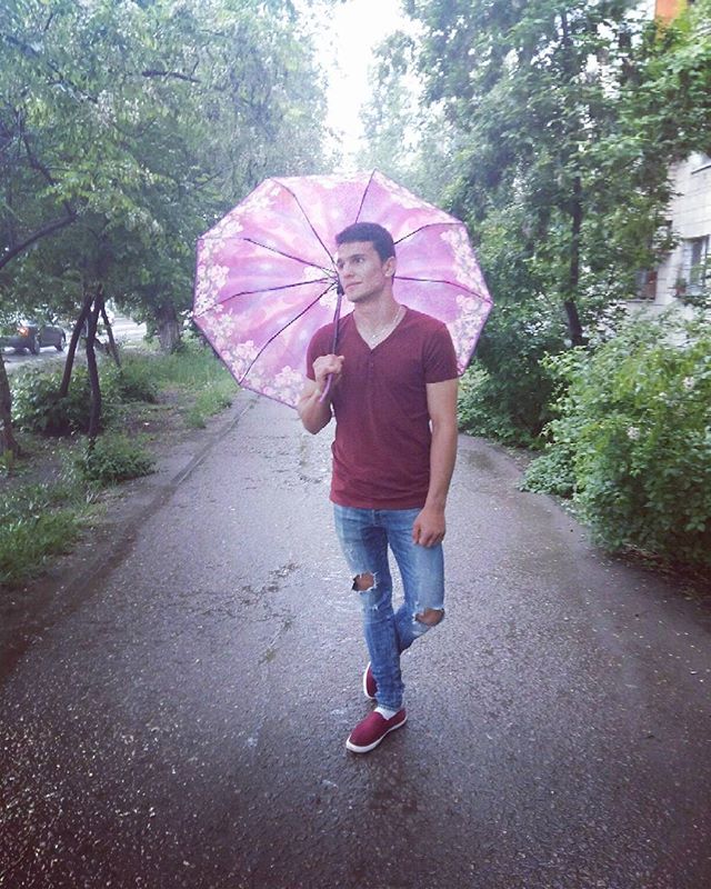 Почему улицам гуляет. А по тёмным улицам гуляет дождь. DJ Allegka - дождь. DJ Allegka фото.