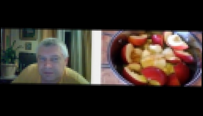 Геннадий Горин смотрит видео про яблочный рецепт 