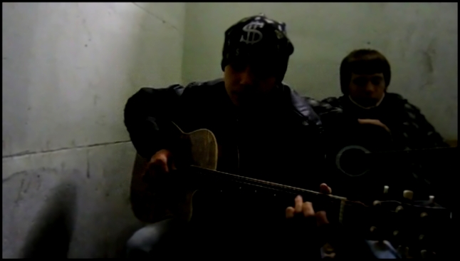 Парнишка классно поет и играет на гитаре - видеоклип на песню
