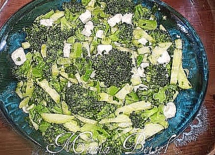 Зеленый салат из брокколи..огурца и зеленого лука с брынзой! 