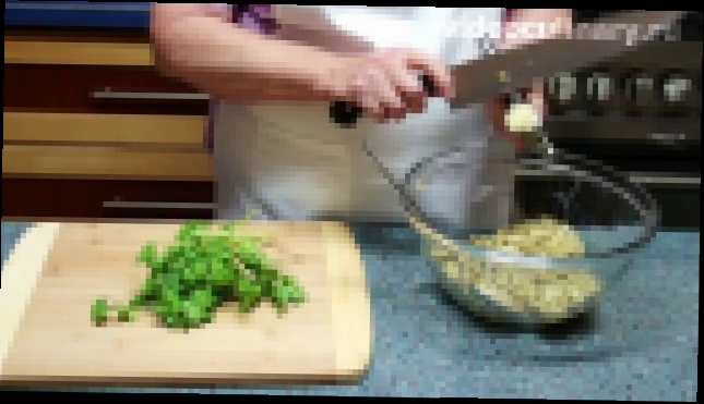 Как приготовить салат из запеченных баклажанов 