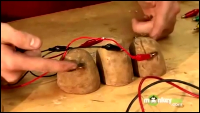 Как сделать из картошки батарейку 
